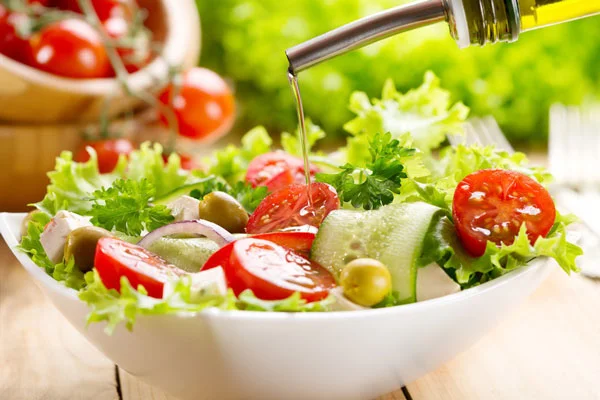 Trổ tài làm ngay món salad thơm ngon, healthy cùng tương ớt CHIN-SU